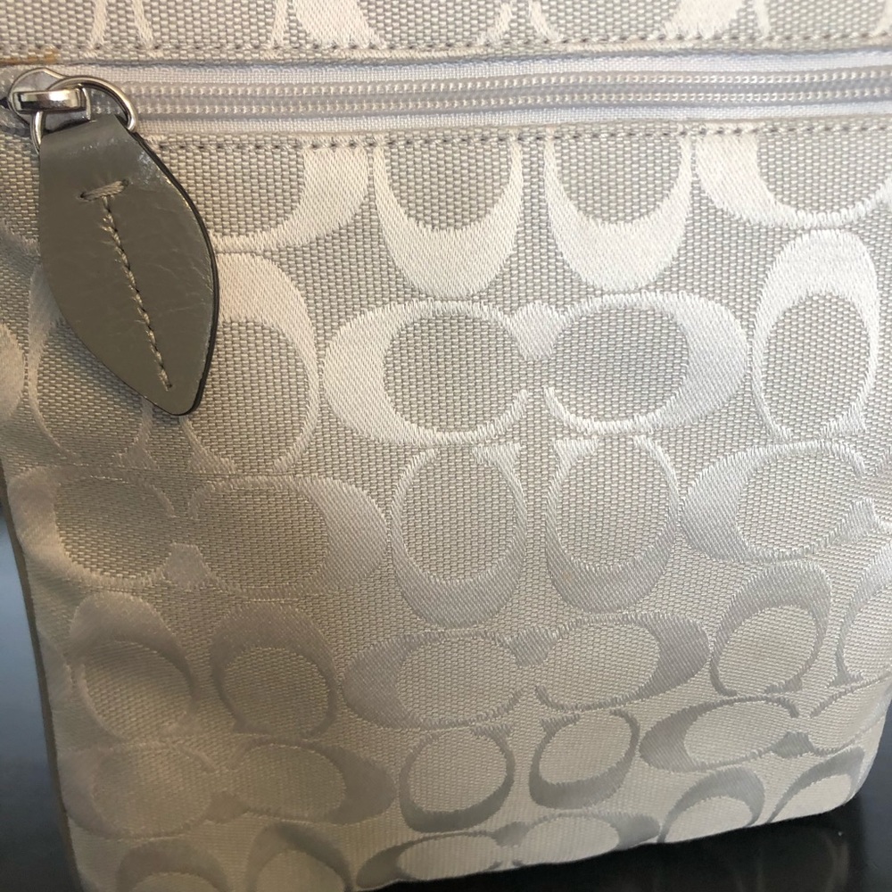 Coach Cross Body - Picture 4 of 6
